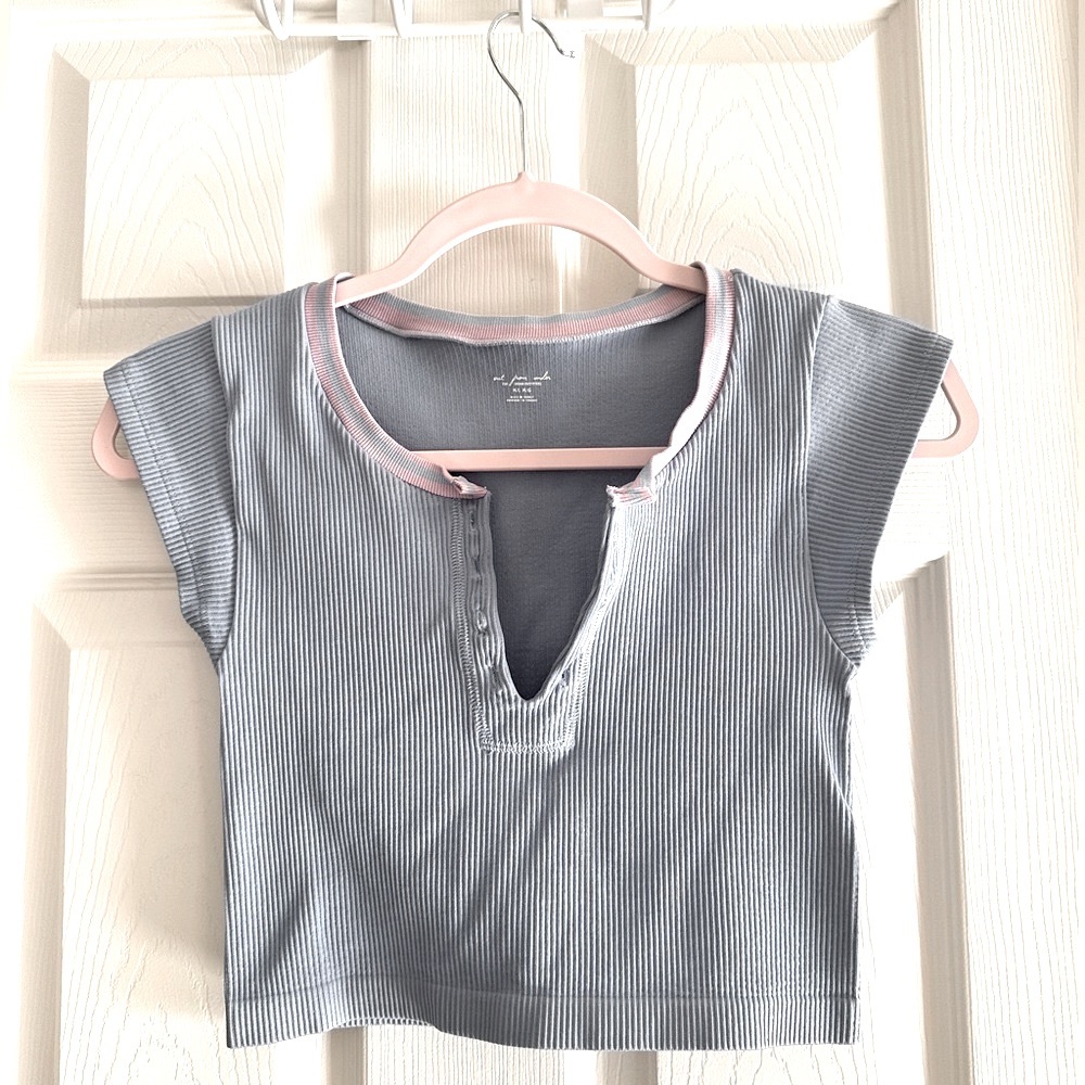 Popular PacSun top in size medium.